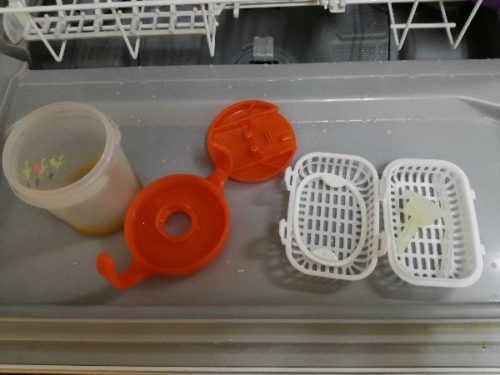 キャンドゥの食洗機用小物バスケット　マグマグ