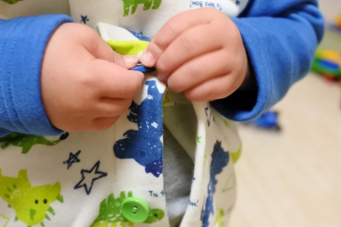 3歳 ボタンの練習 パジャマ