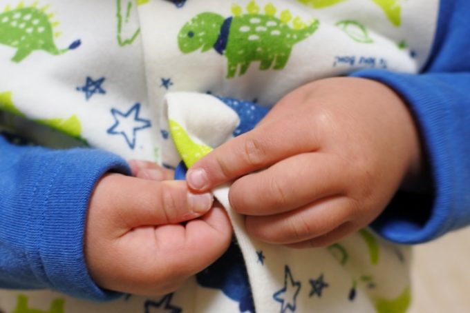3歳 ボタンの練習 パジャマ