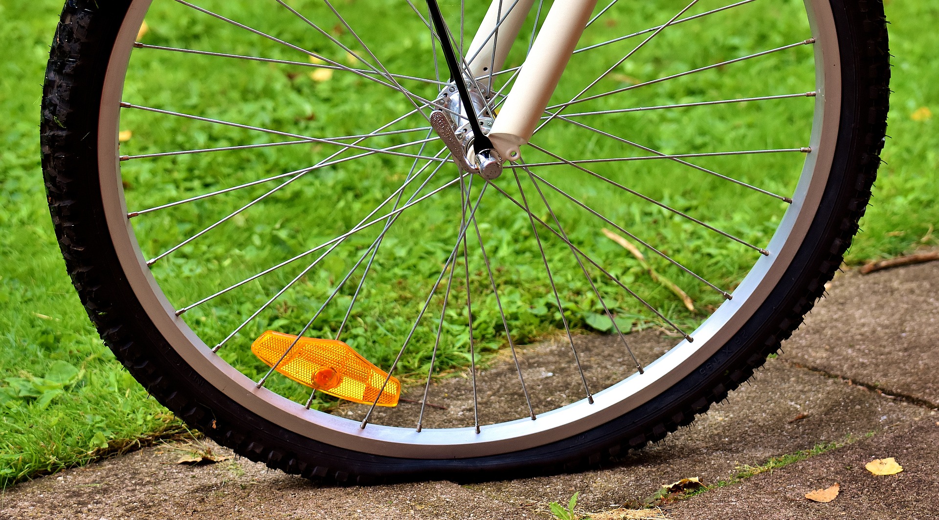 電動自転車が画鋲を踏んでパンク 応急処置 修理費用 パンクを防ぐには てんつままの育児キロク